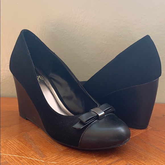 Black Wedge Pumps - Picture 2 of 4